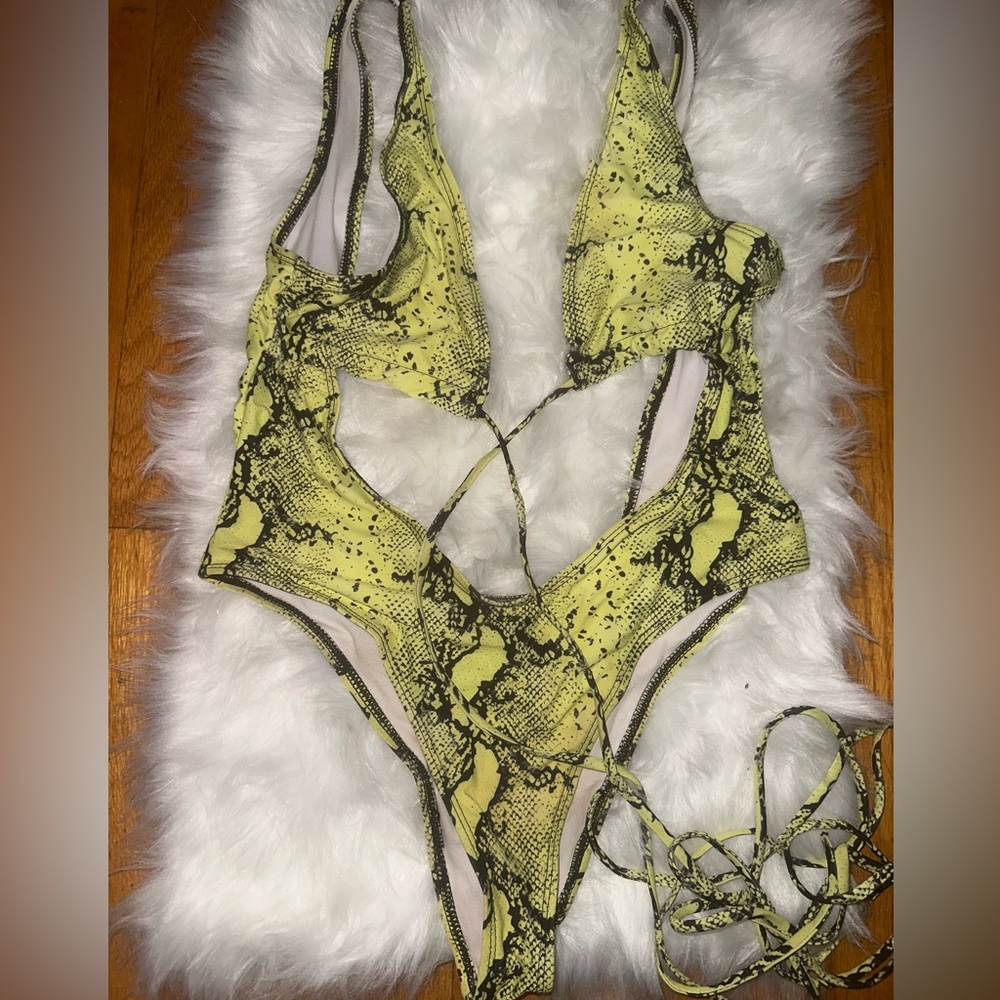 Snakeskin Cut-out Backless One Piece Swimwear
